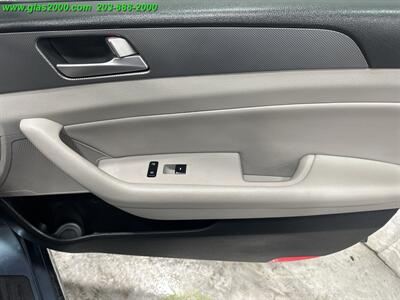 2016 Hyundai SONATA Hybrid SE   - Photo 26 - Bethany, CT 06524