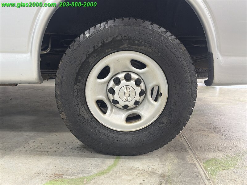 2019 Chevrolet Express LS 2500 - Photo 16 - Bethany, CT 06524
