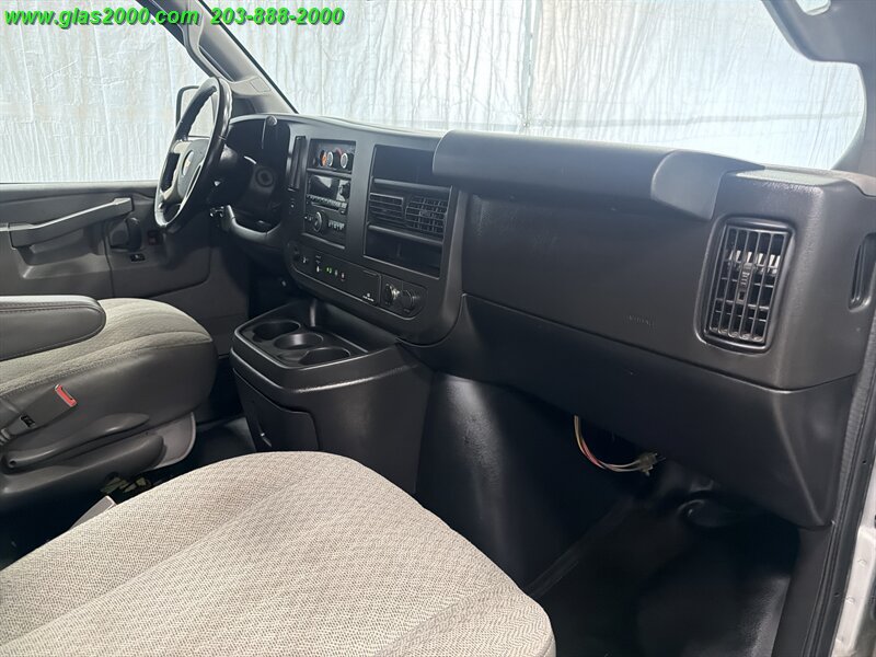 2019 Chevrolet Express LS 2500 - Photo 5 - Bethany, CT 06524