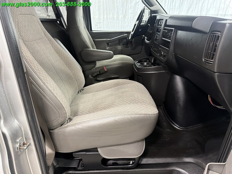 2019 Chevrolet Express LS 2500 - Photo 21 - Bethany, CT 06524
