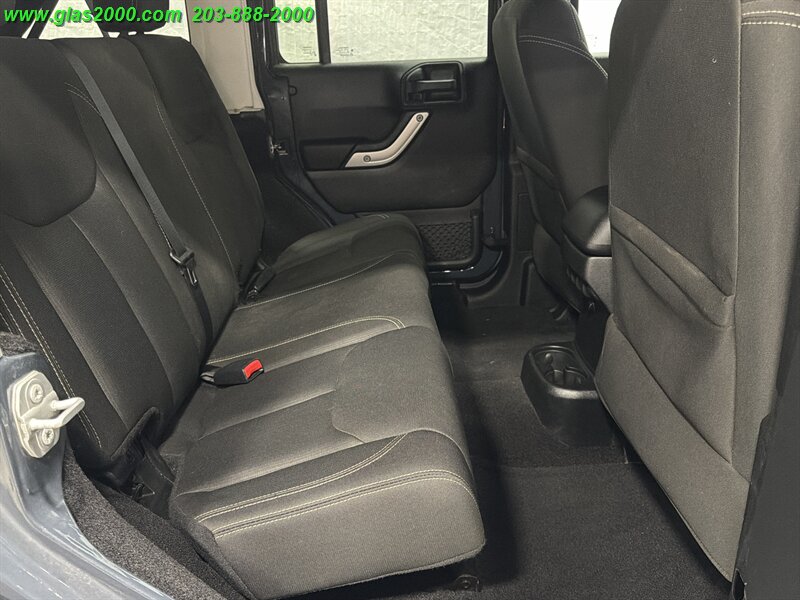 2016 Jeep Wrangler Unlimited Sahara - Photo 10 - Bethany, CT 06524