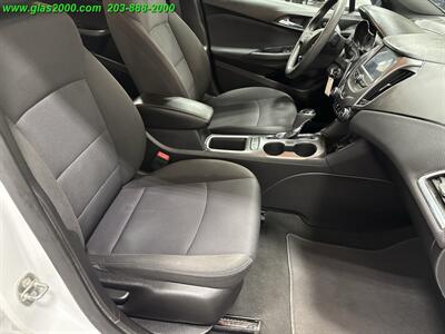 2017 Chevrolet Cruze LT Auto - Photo 5 - Bethany, CT 06524