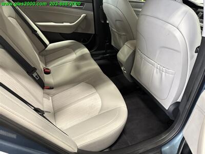 2016 Hyundai SONATA Hybrid SE   - Photo 10 - Bethany, CT 06524