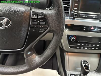 2016 Hyundai SONATA Hybrid SE   - Photo 23 - Bethany, CT 06524