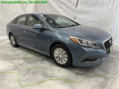 2016 Hyundai SONATA Hybrid SE   - Photo 2 - Bethany, CT 06524