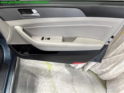 2016 Hyundai SONATA Hybrid SE   - Photo 26 - Bethany, CT 06524