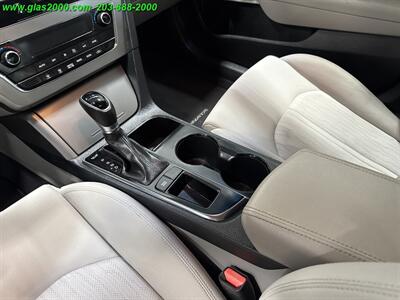 2016 Hyundai SONATA Hybrid SE   - Photo 27 - Bethany, CT 06524