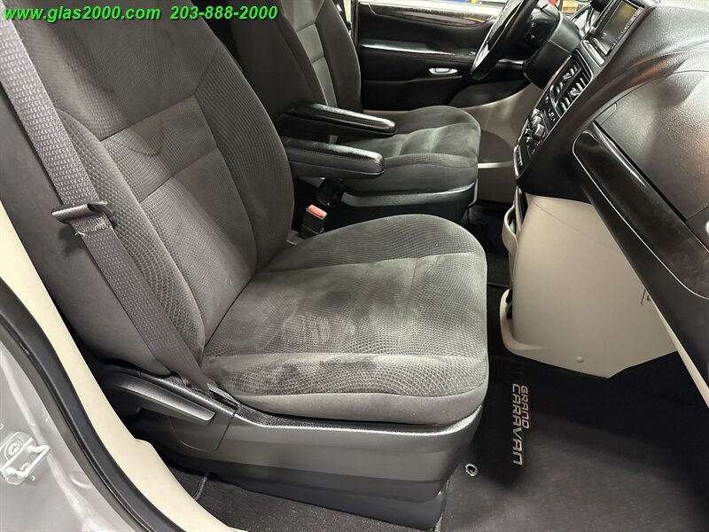 2017 Dodge Grand Caravan SE - Photo 5 - Bethany, CT 06524