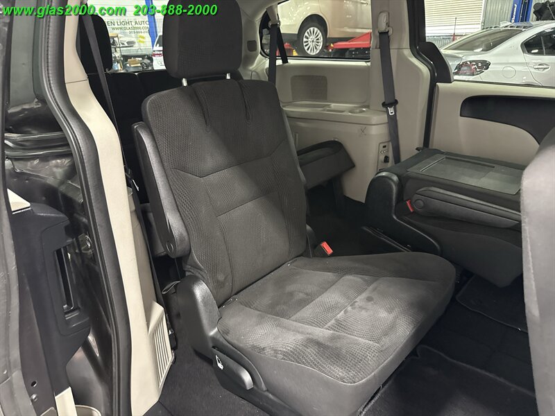2017 Dodge Grand Caravan SE - Photo 10 - Bethany, CT 06524