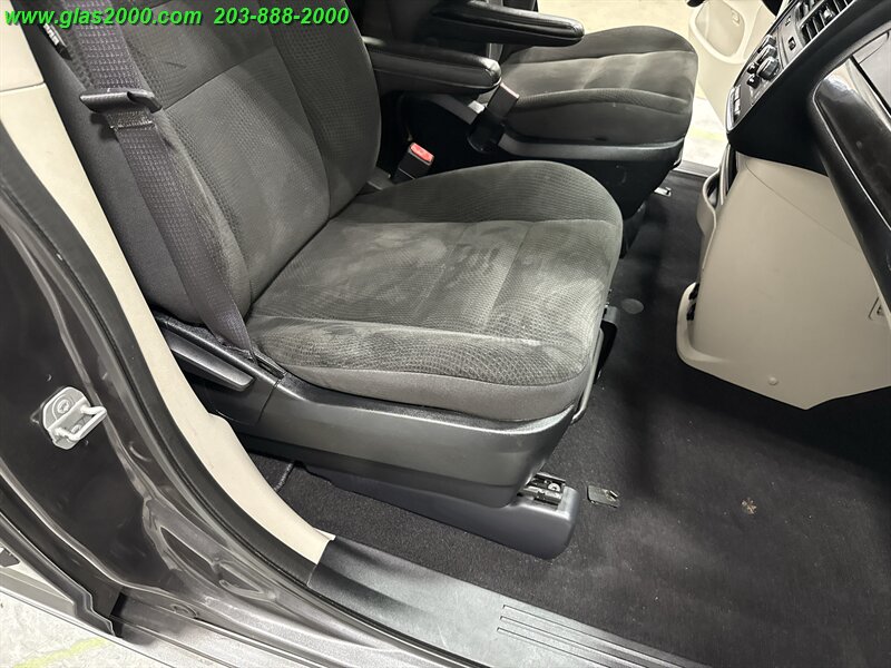 2017 Dodge Grand Caravan SE - Photo 5 - Bethany, CT 06524