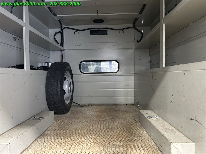 2011 Ford F-450 XL DRW - Photo 15 - Bethany, CT 06524