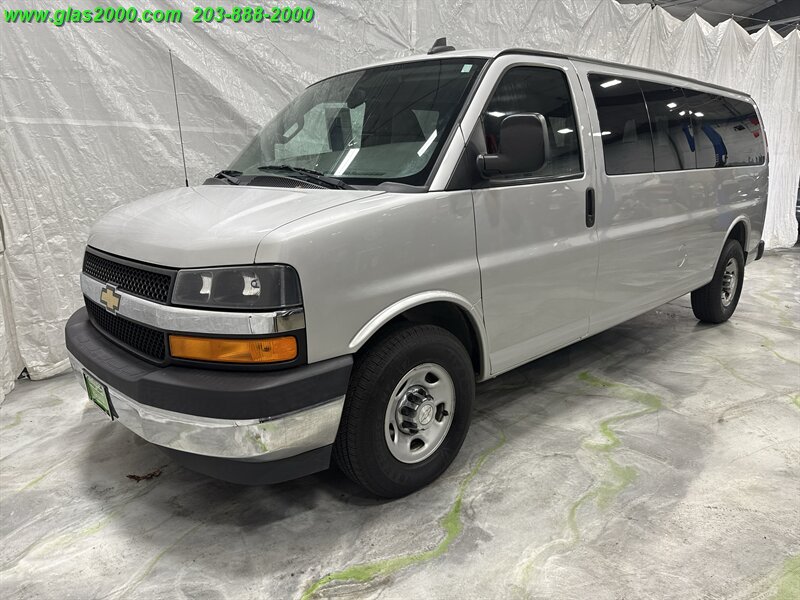 2017 Chevrolet Express LT Passenger   - Photo 1 - Bethany, CT 06524