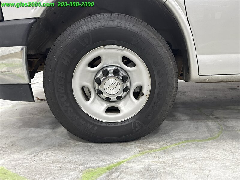 2017 Chevrolet Express LT Passenger   - Photo 17 - Bethany, CT 06524