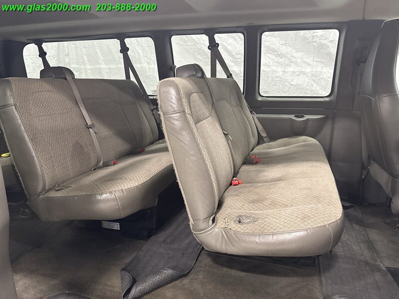 2017 Chevrolet Express LT Passenger   - Photo 10 - Bethany, CT 06524