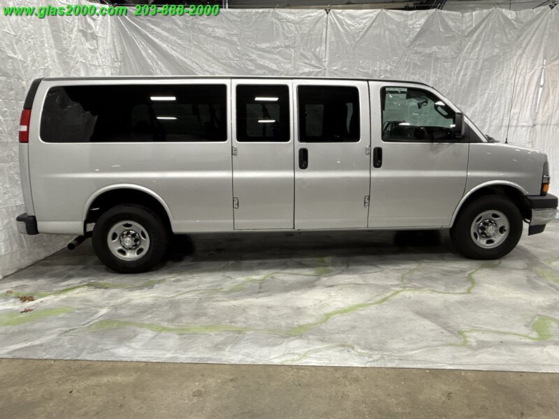 2017 Chevrolet Express LT Passenger   - Photo 14 - Bethany, CT 06524