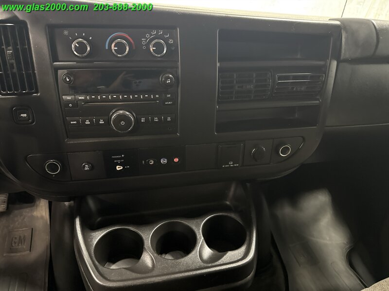 2017 Chevrolet Express LT Passenger   - Photo 31 - Bethany, CT 06524