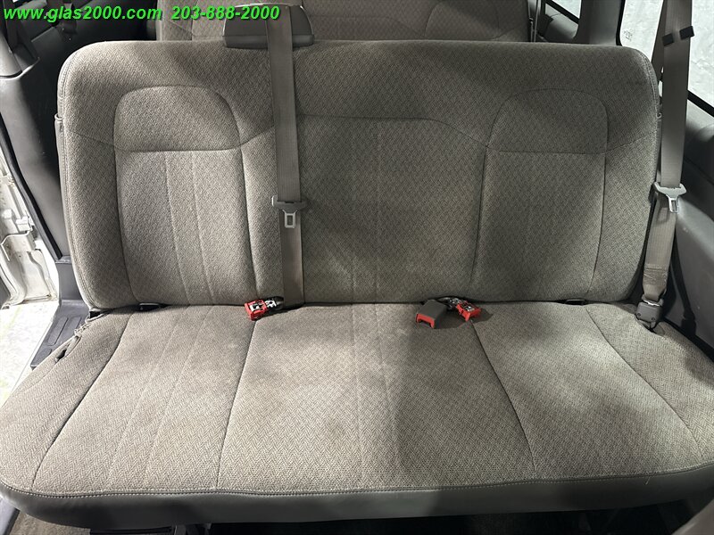 2017 Chevrolet Express LT Passenger   - Photo 22 - Bethany, CT 06524
