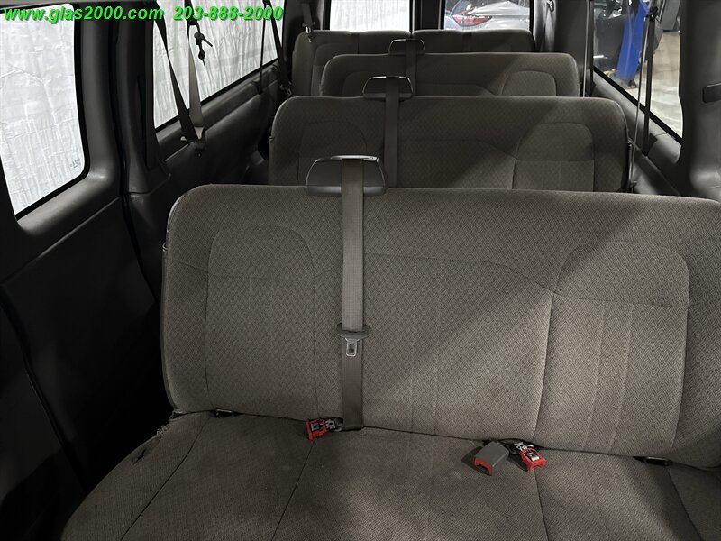 2017 Chevrolet Express LT Passenger   - Photo 16 - Bethany, CT 06524