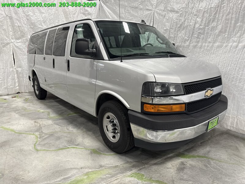 2017 Chevrolet Express LT Passenger   - Photo 2 - Bethany, CT 06524