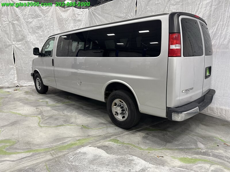 2017 Chevrolet Express LT Passenger   - Photo 7 - Bethany, CT 06524