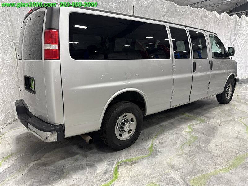 2017 Chevrolet Express LT Passenger   - Photo 8 - Bethany, CT 06524