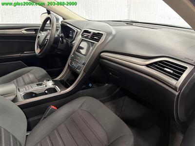 2020 Ford Fusion Hybrid SE   - Photo 5 - Bethany, CT 06524