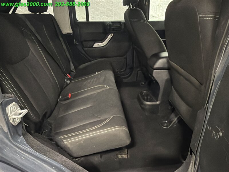 2018 Jeep Wrangler JK Unlimited Sahara - Photo 10 - Bethany, CT 06524