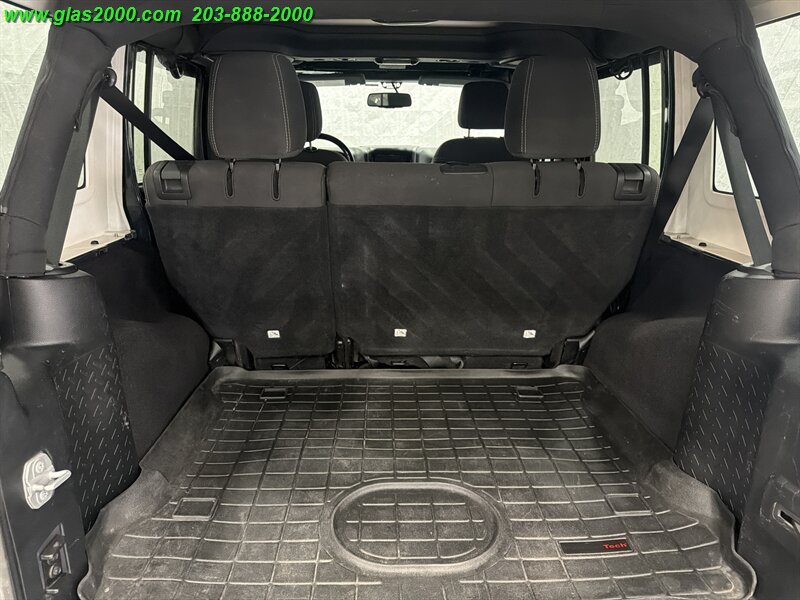 2018 Jeep Wrangler JK Unlimited Sahara - Photo 15 - Bethany, CT 06524