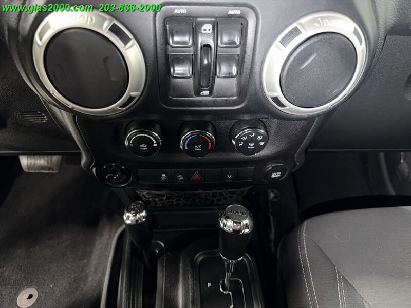 2018 Jeep Wrangler JK Unlimited Sahara - Photo 17 - Bethany, CT 06524