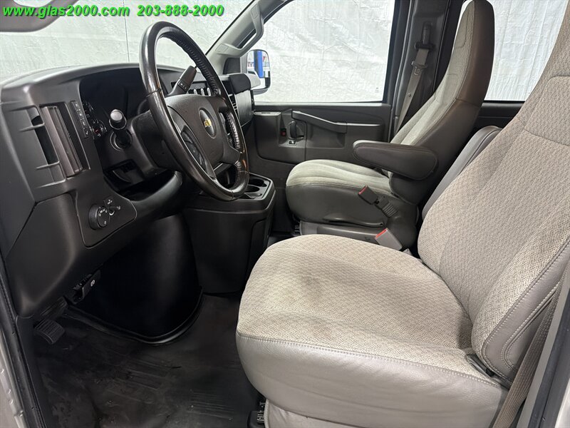 2020 Chevrolet Express LS 2500 - Photo 17 - Bethany, CT 06524