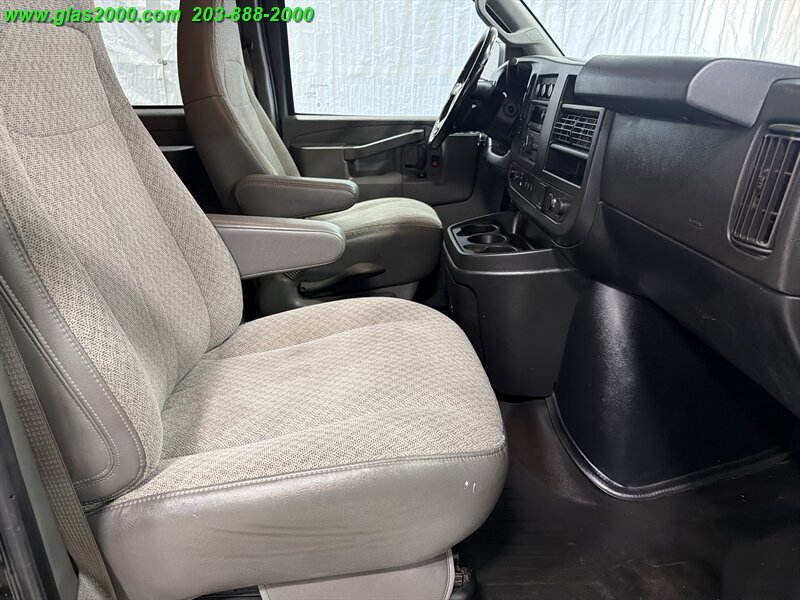 2019 Chevrolet Express LS Passenger - Photo 21 - Bethany, CT 06524