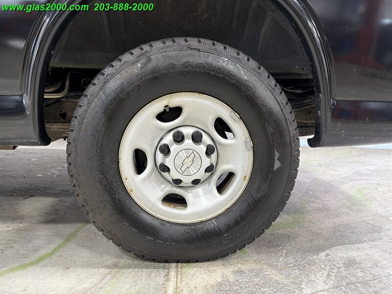 2019 Chevrolet Express LS Passenger - Photo 16 - Bethany, CT 06524