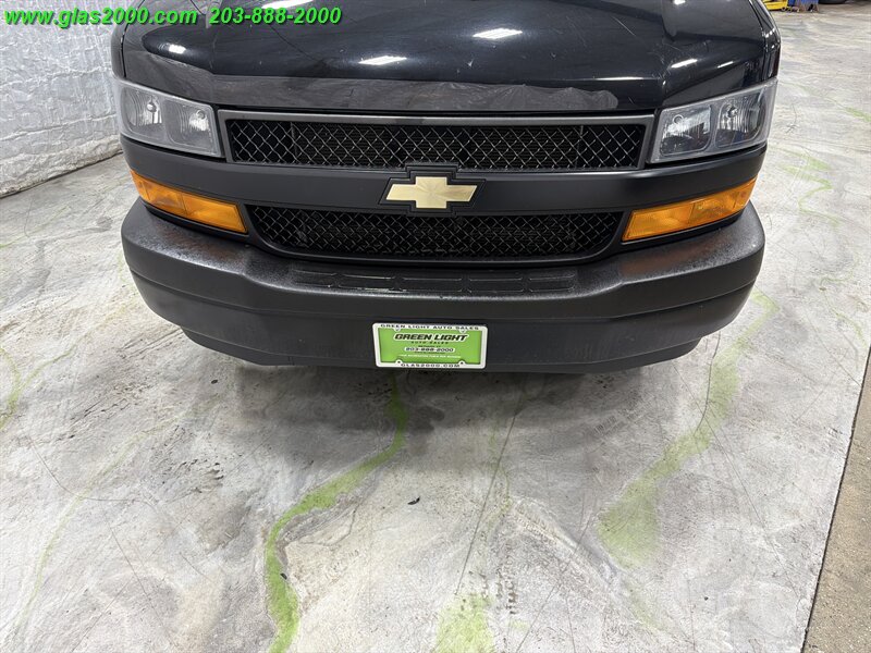 2019 Chevrolet Express LS Passenger - Photo 18 - Bethany, CT 06524