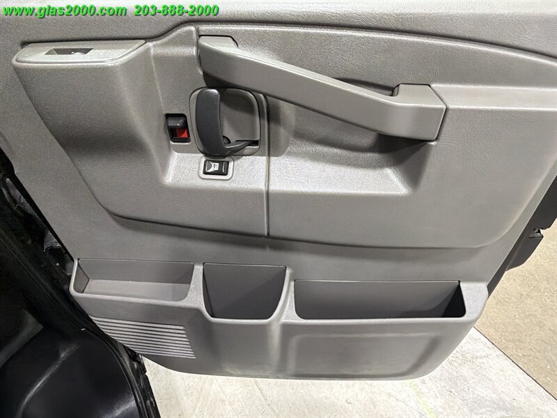 2019 Chevrolet Express LS Passenger - Photo 26 - Bethany, CT 06524