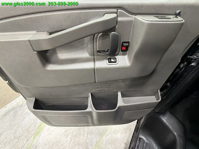 2019 Chevrolet Express LS Passenger - Photo 25 - Bethany, CT 06524