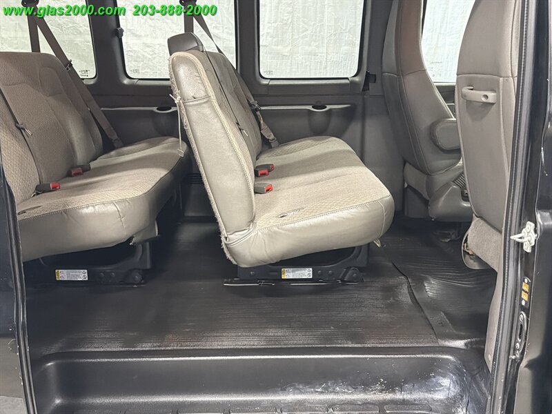 2019 Chevrolet Express LS Passenger - Photo 10 - Bethany, CT 06524
