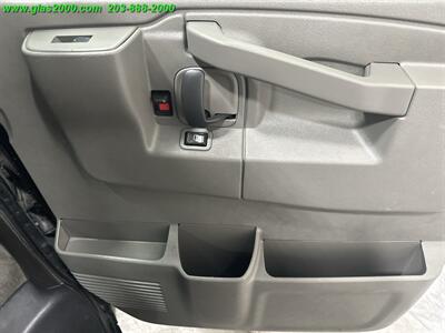 2016 Chevrolet Express LT Passenger   - Photo 26 - Bethany, CT 06524