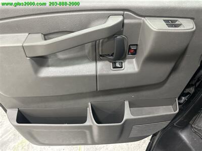 2016 Chevrolet Express LT Passenger   - Photo 25 - Bethany, CT 06524