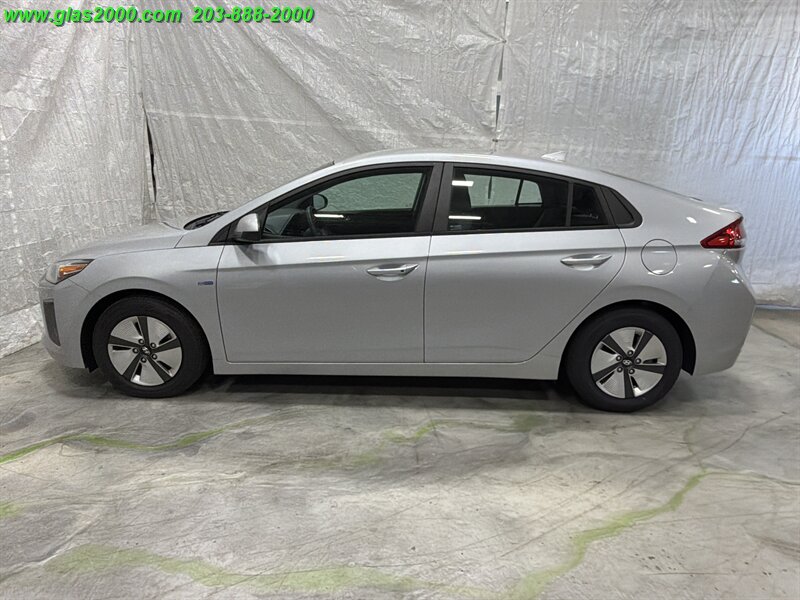 2020 Hyundai IONIQ HYBRID Blue - Photo 13 - Bethany, CT 06524