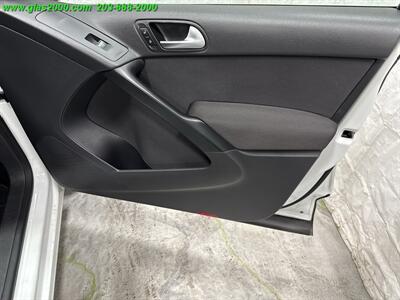 2015 Volkswagen Tiguan S 4Motion   - Photo 26 - Bethany, CT 06524