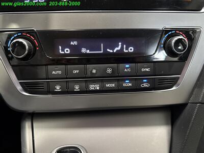 2016 Hyundai SONATA Hybrid SE   - Photo 28 - Bethany, CT 06524