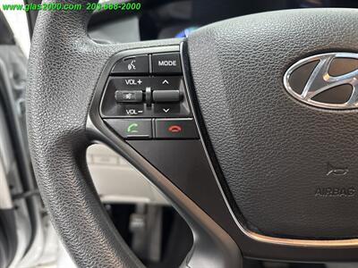 2016 Hyundai SONATA Hybrid SE   - Photo 21 - Bethany, CT 06524