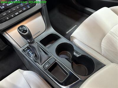 2016 Hyundai SONATA Hybrid SE   - Photo 27 - Bethany, CT 06524
