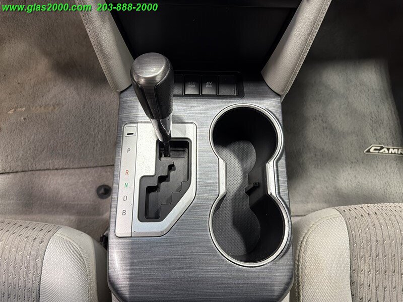 2014 Toyota Camry Hybrid XLE - Photo 24 - Bethany, CT 06524