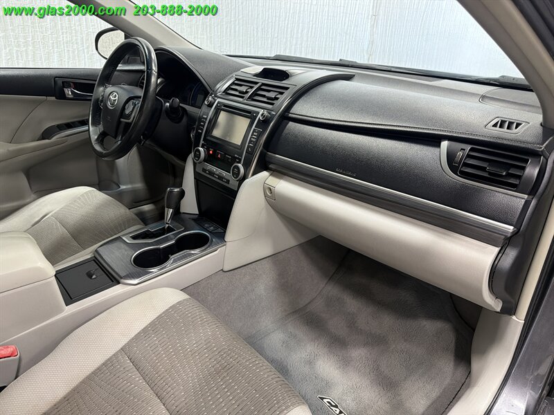 2014 Toyota Camry Hybrid XLE - Photo 5 - Bethany, CT 06524