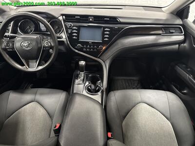 2020 Toyota Camry LE   - Photo 6 - Bethany, CT 06524