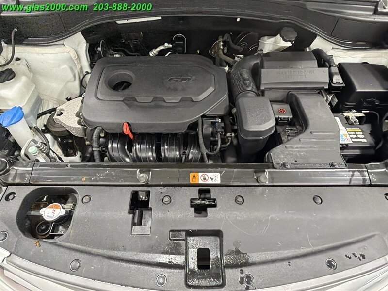 2018 Hyundai Santa Fe SPORT 2.4L - Photo 12 - Bethany, CT 06524
