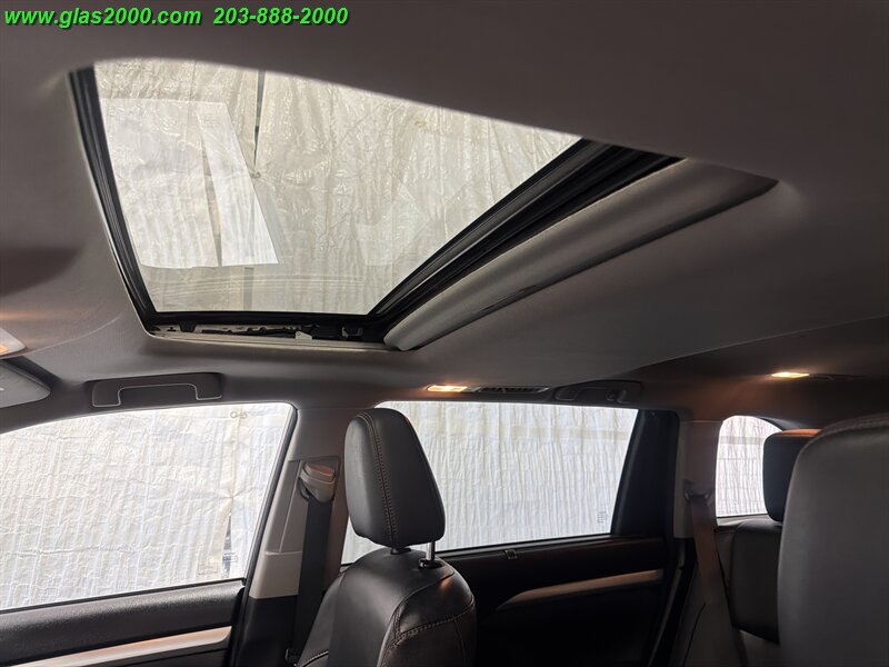 2016 Toyota Highlander XLE - Photo 12 - Bethany, CT 06524
