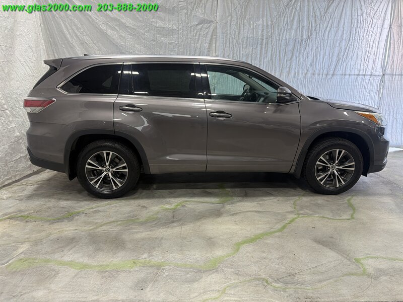 2016 Toyota Highlander XLE - Photo 14 - Bethany, CT 06524
