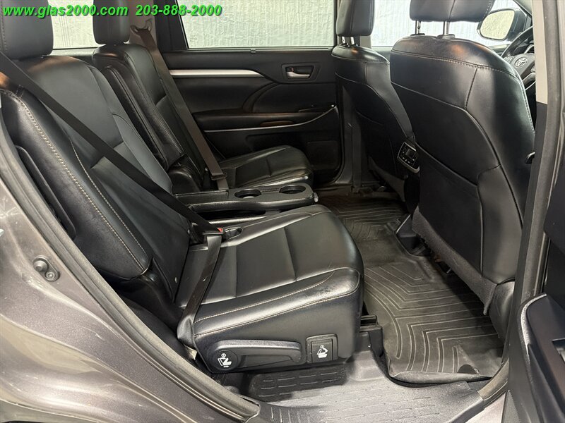 2016 Toyota Highlander XLE - Photo 10 - Bethany, CT 06524